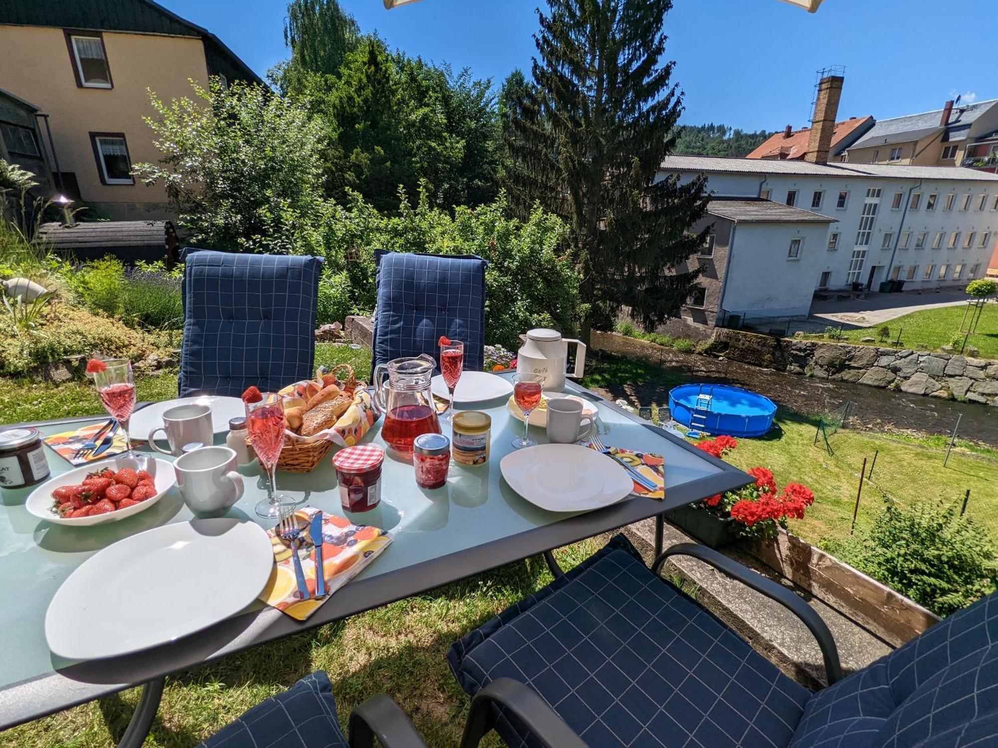 Hw2B - Urlaubsmagie - Wohlfuehlwohnung Mit Balkon, Pool, Sauna & Terrasse 赛博尼茨 外观 照片